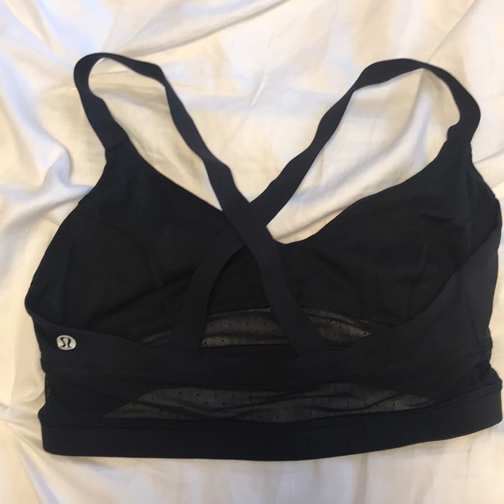 Black lululemon sports bra